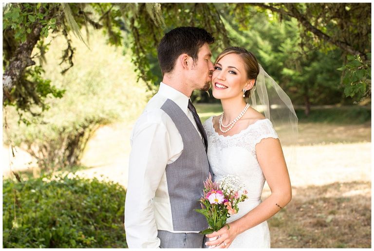 Eugene Oregon Wedding // Blue Rooster Inn // Mckenzie & Drew // Stevi Sayler Photography