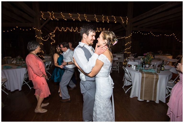 Eugene Oregon Wedding // Blue Rooster Inn // Mckenzie & Drew // Stevi Sayler Photography