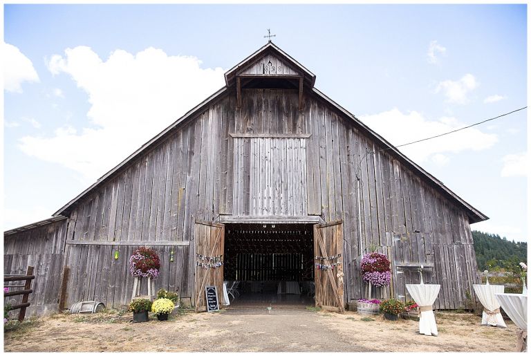 Eugene Oregon Wedding // Blue Rooster Inn // Mckenzie & Drew // Stevi Sayler Photography