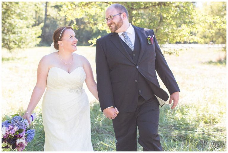 Eugene Oregon Backyard Wedding // Territorial Highway // Jessica & Chris // Stevi Sayler Photography